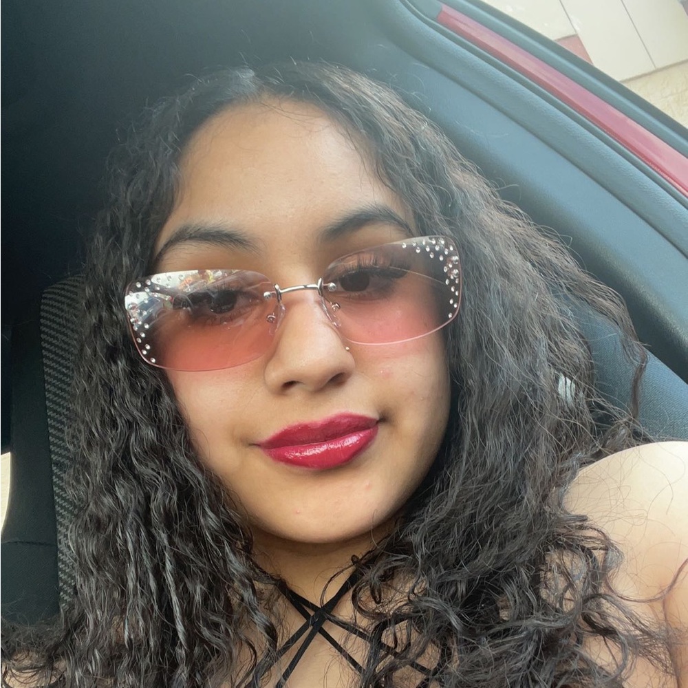 Meet your Posher, Ana